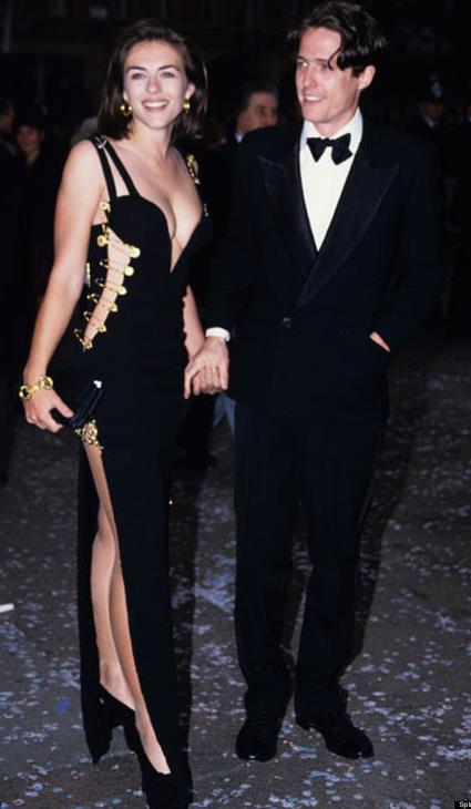 Elizabeth Hurley in Gianni Versace Elizabeth Hurley in Gianni Versace nel 1994