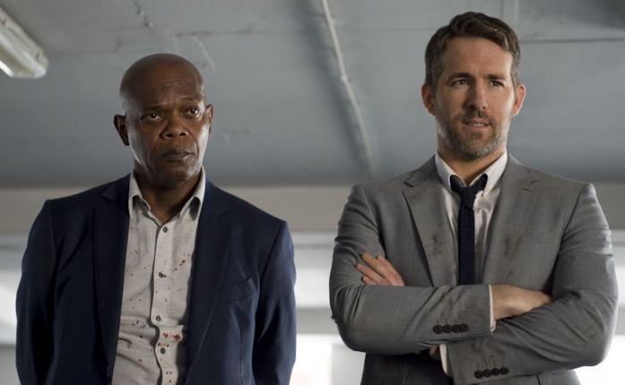 Samuel L. Jackson e Ryan Reynolds in una scena del primo film