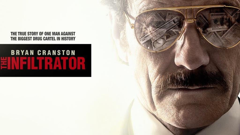 Primo piano dell'attore Bryan Cranston nei panni di Robert Mazur.