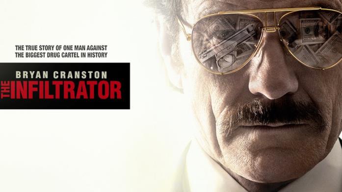 Primo piano dell'attore Bryan Cranston nei panni di Robert Mazur.