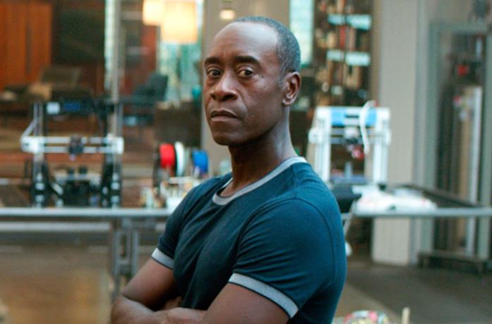Don Cheadle in una scena di Infinity War