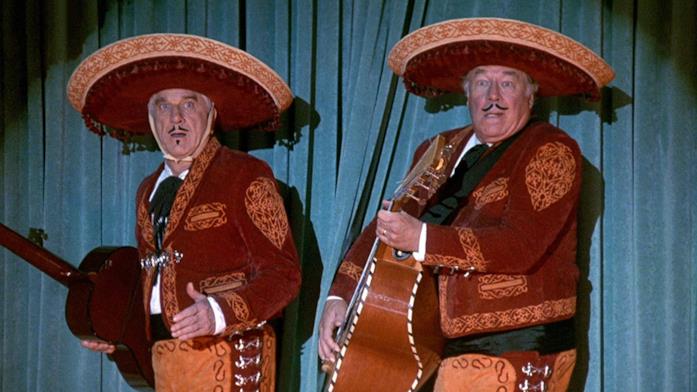 Una scena di Una pallottola spuntata 2½ - L'odore della paura Leslie Nielsen e George Kennedy