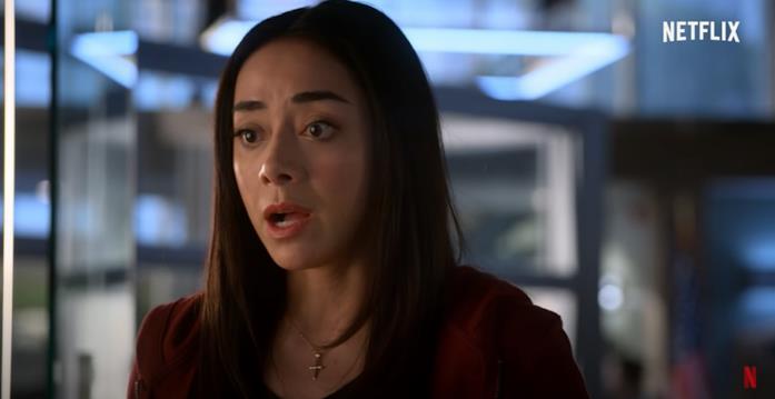 Ella nel trailer di Lucifer 6 Ella sconvolta da alcuni strani fenomeni nel trailer di Lucifer 6