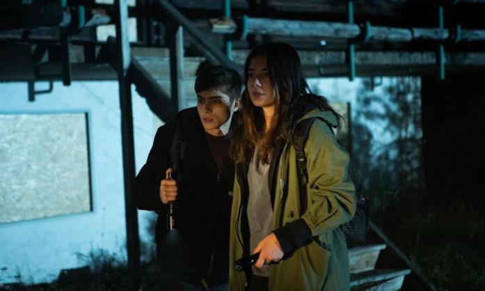 Curon i protagonisti Mauro e Daria nella serie TV Curon