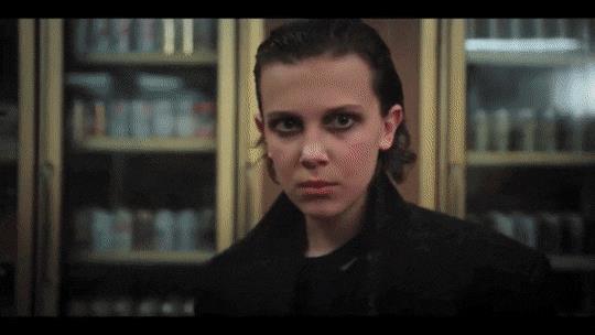 Undici, nel settimo episodio della seconda stagione di Stranger Things Millie Bobby Brown, seria nei panni di Undici
