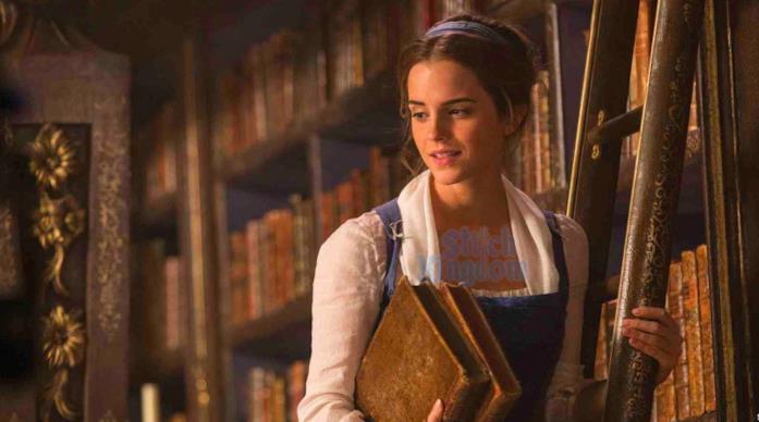 Emma Watson in un'immagine de La Bella e La Bestia Emma Watson è Belle nel live action Disney