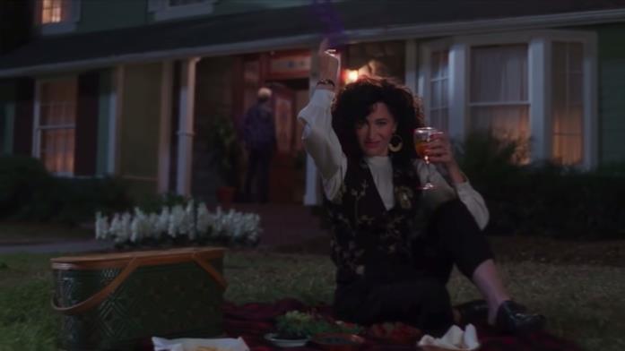 Agatha ha messo lo zampino in tante situazione all'interno di WestView: ecco un elenco Agnes bene un drink
