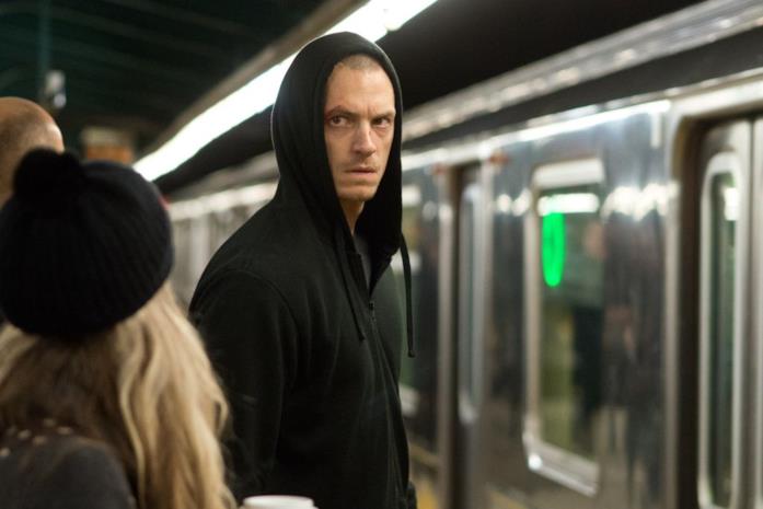 Joel Kinnaman alias Mike Conlon in Run All Night - Una notte per sopravvivere