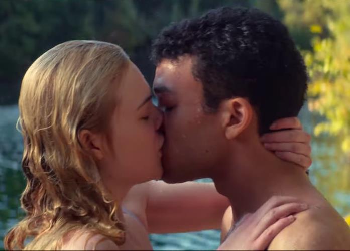Raccontami di un giorno perfetto racconta l'amore di due adolescenti complicati Violet bacia Finch