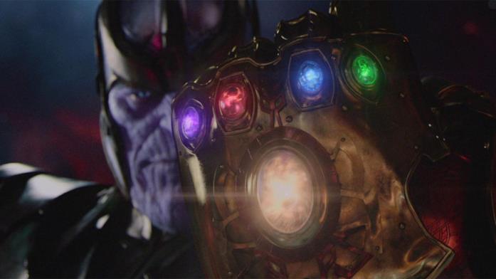 Un primo piano di Thanos e dell'infinity Gauntlet