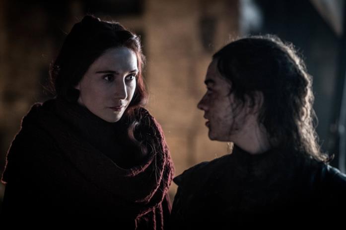Melisandre potrebbe tornare in House of the Dragon? Carice van Houten non chiude la porta Carice van Houten e Maisie Williams in Game of Thrones 8x03