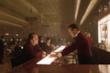 Jack Torrance parla con Lloyd, il barman, al party nella Gold Room