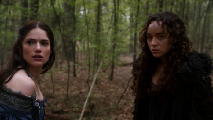 Mary Sibley e Tituba nei boschi che circondano Salem Janet Montgomery e Ashley Madkwe interpretano Mary Sibley e Tituba