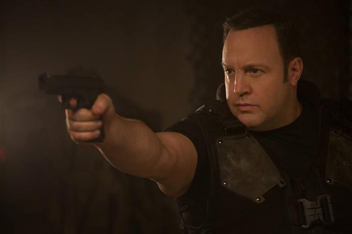 I 10 migliori film di spionaggio da vedere su Netflix Kevin James in una scena di Autobiografia di un finto assassino