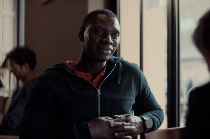 Omar Sy in una scena della serie Lupin
