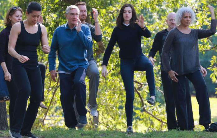 Lo stagista inaspettato: trama, cast, trailer e finale Ben e Jules nella scena finale del film
