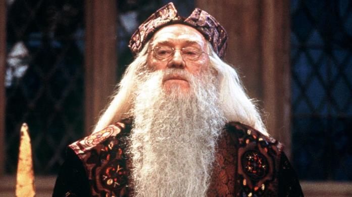 Silente Silente parla nella Sala Grande di Hogwarts