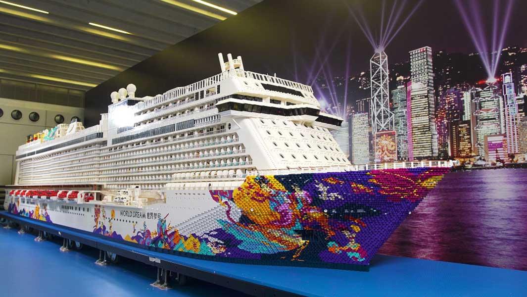 La nave LEGO dei record oltre 2,5 milioni di mattoncini!