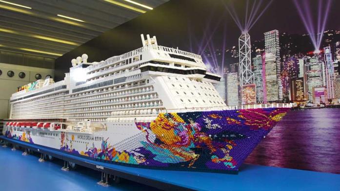 Una nave da crociera costruita con oltre 2,5 milioni di mattoncini LEGO