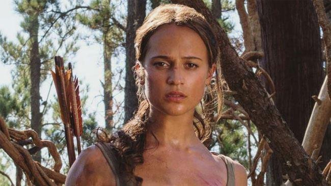 Primo piano di Alicia Vikander nei panni di Lara Croft nel reboot di Tomb Raider