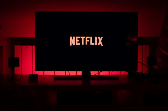 Uno schermo sintonizzato su Netflix