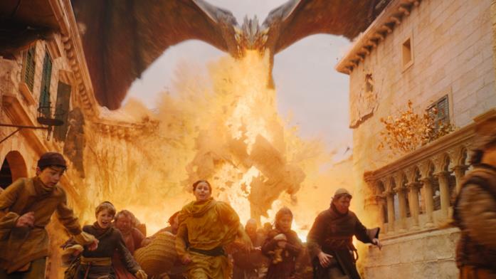 Daenerys e Drogon distruggono Approdo del Re in Game of Thrones 8