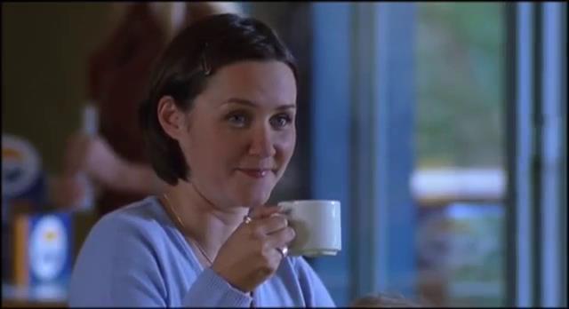Esther Hall in una scena di Queer as Folk UK Esther Hall è Roney in Queer as Folk UK
