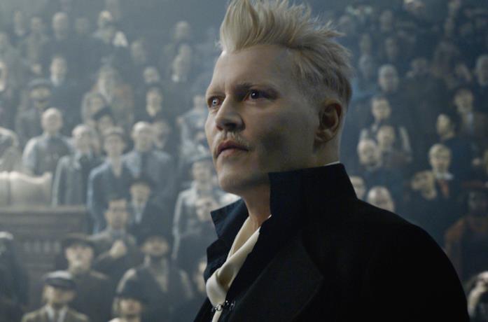 Johnny Depp è il mago oscuro Grindelwald