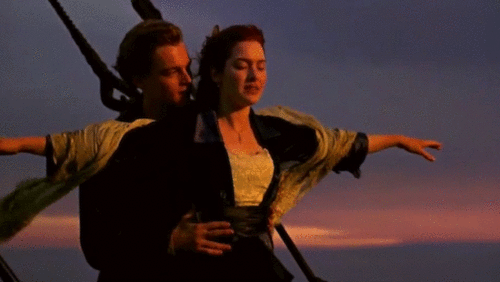 Una scena di Titanic con Jack e Rose