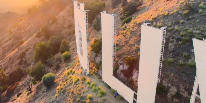 La Hollywood Sign in The Kissing Booth La Hollywood Sign in The Kissing Booth 3
