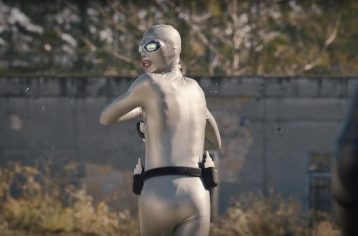 Lube Man in una scena della serie Watchmen