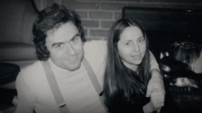 Elizabeth Kloepfer, la storica fidanzata di Ted Bundy Ted Bundy insieme a Elizabeth Kloepfer