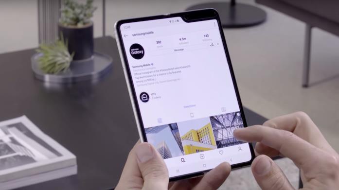Alcune applicazioni, come Instagram, sono già ottimizzate per il Galaxy Fold Instagram in esecuzione sul Samsung Galaxy Fold