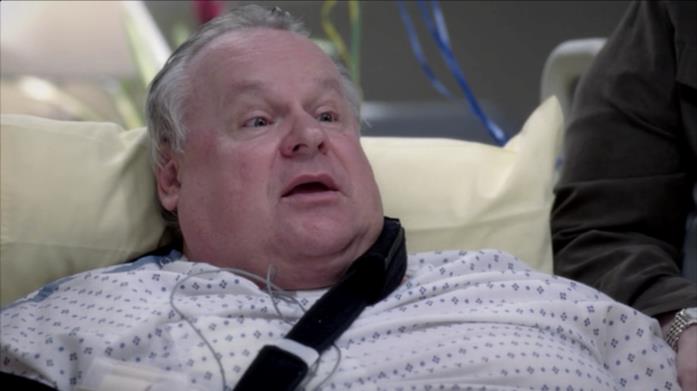 George Dzundza è Harold O'Malley Harold O'Malley nella serie