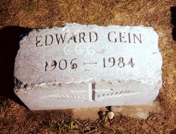 La lapide di Edward Gein La lapide vandalizzata di Ed Gein