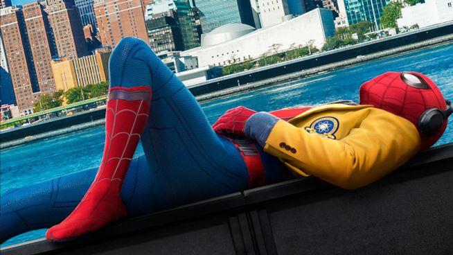 Un primo piano di Spider-Man nel poster promozionale di Homecoming