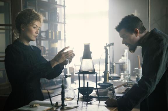 Radioactive, trailer e trama del film sulla vera storia di Marie Curie
