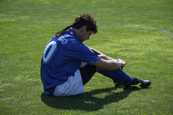 Andrea Arcangeli nei panni di Baggio ne Il Divin Codino