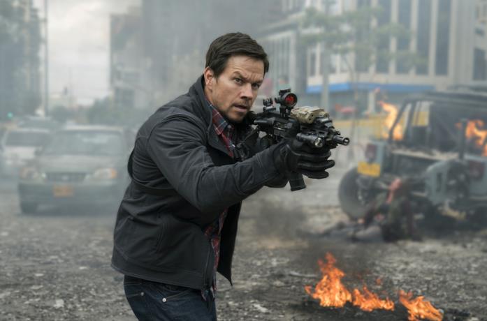 Mark Wahlberg in una scena del film Red Zone - 22 miglia di fuoco
