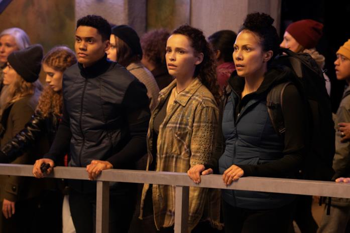Alcuni dei protagonisti del prequel di The 100 Una scena dall'episodio Anaconda di The 100
