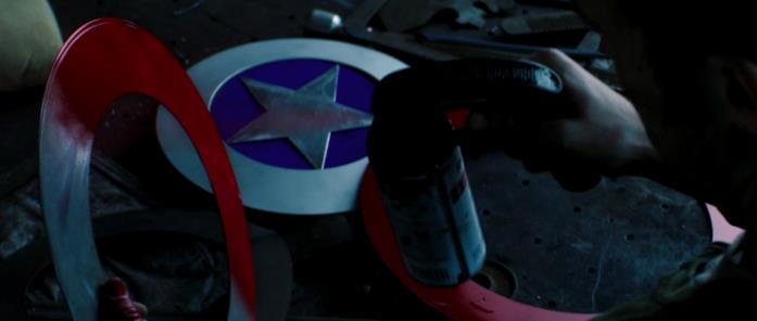 John Walker vuole essere Captain America, ecco il suo nuovo scudo John Walker sta verniciando il suo nuovo scudo