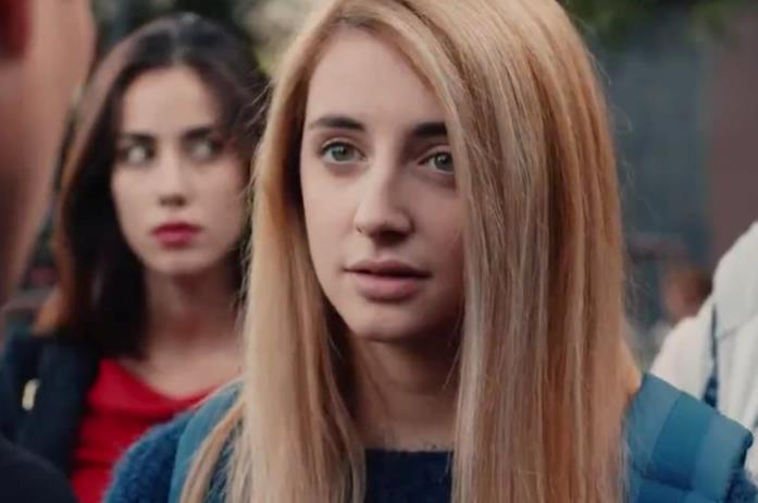 Greta Ragusa nel ruolo di Silvia in Skam Italia Silvia in una scena tratta dalla prima stagione di Skam Italia