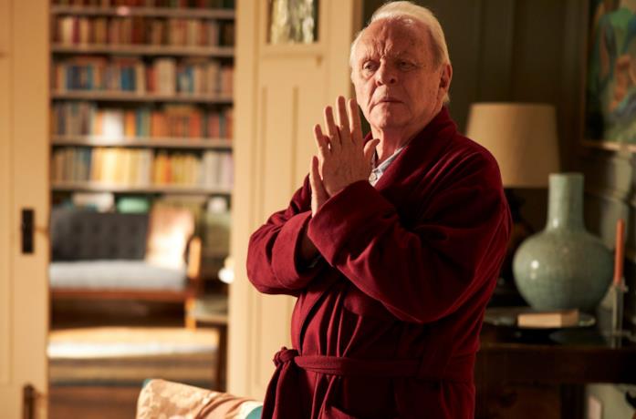 Anthony Hopkins in vestaglia