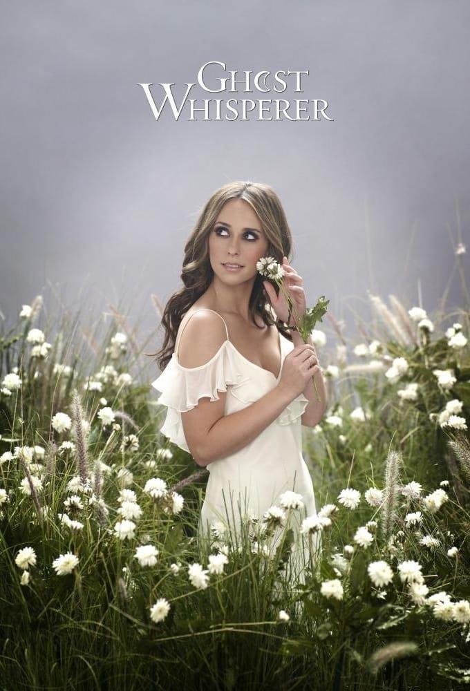 Il poster di Ghost Whisperer Jennifer Love Hewitt nella locandina di Ghost Whisperer