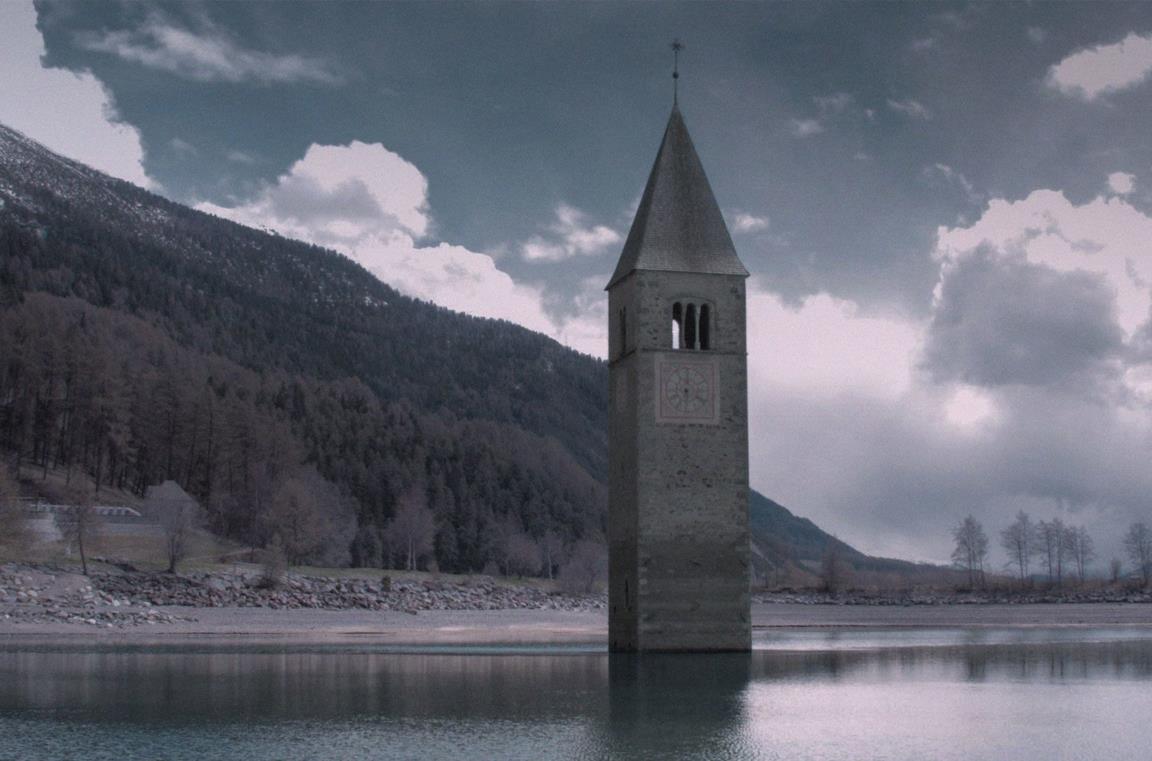 Un fotogramma della serie Curon