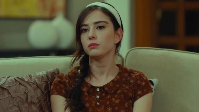 Özge Gurel in una scena di Medcezir Medcezir, Özge Gurel interpreta Ada