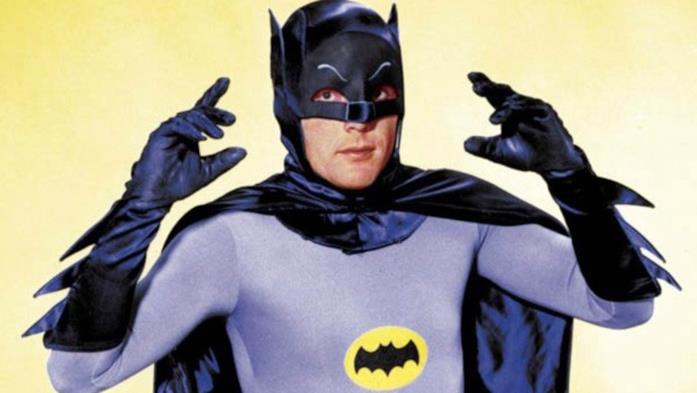 Adam West nei panni di Batman L'attore Adam West interprete di Batman nel 1966