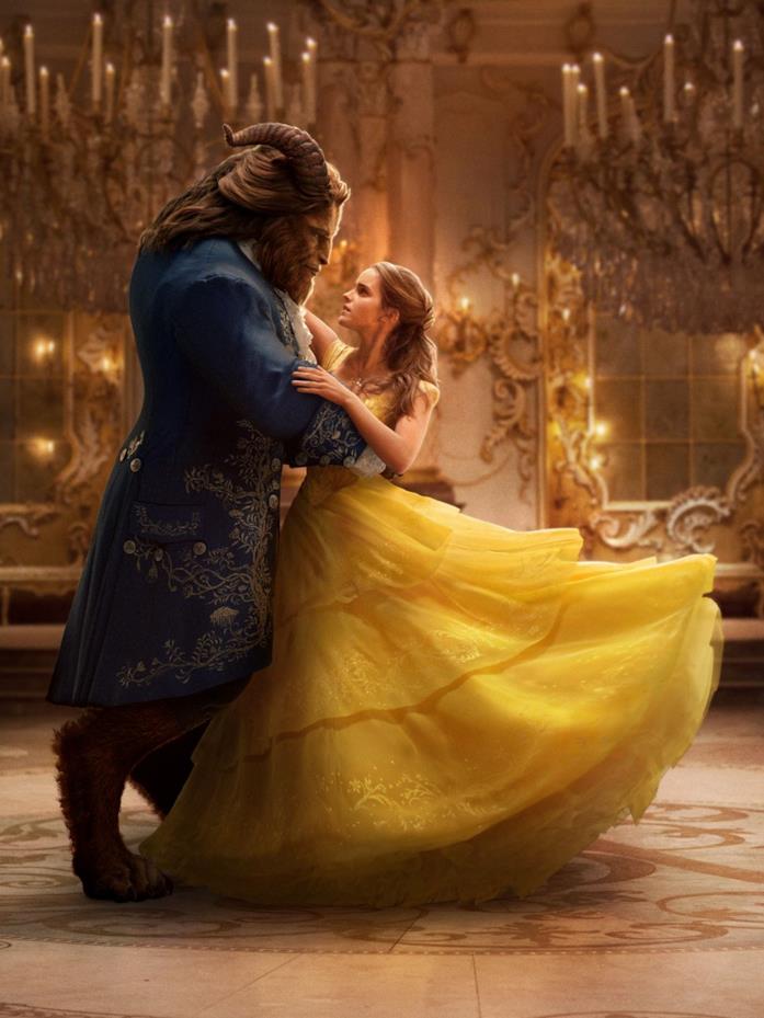 Emma Watson Emma Watson balla con la Bestia nel film La Bella e la Bestia