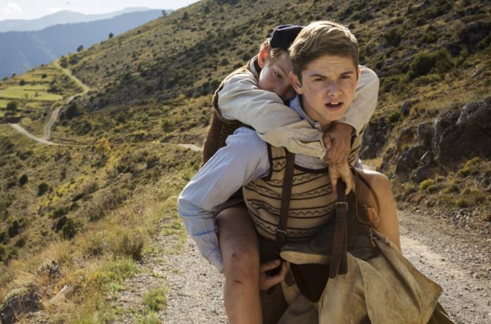 Dorian Le Clech e Batyste Fleurial in una scena del film Un sacchetto di biglie