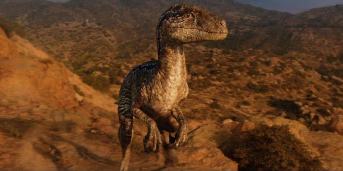 Blue nella scena finale di Jurassic World - Il regno distrutto Il Velociraptor Blue nella scena finale di Jurassic World - Il regno distrutto